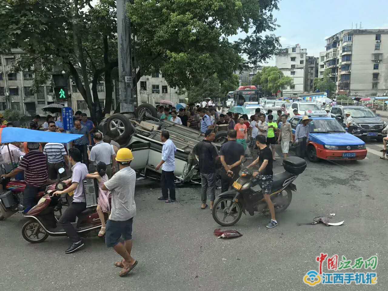 萍乡车祸最新消息，事故现场与救援情况全面报道