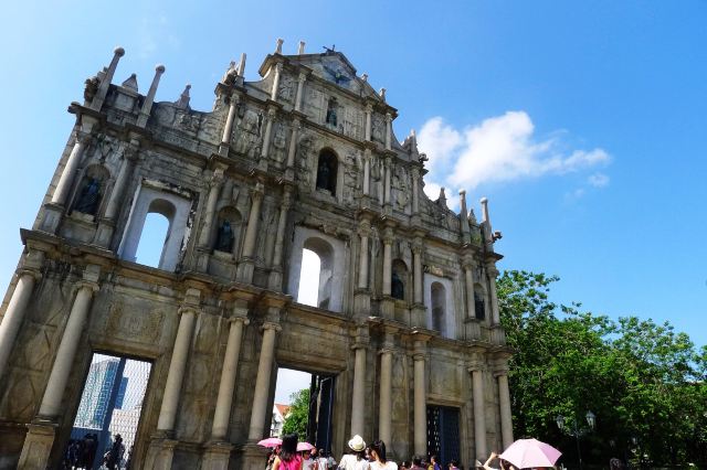 澳门旅游必去景点,被大三巴牌坊的宏伟所震撼